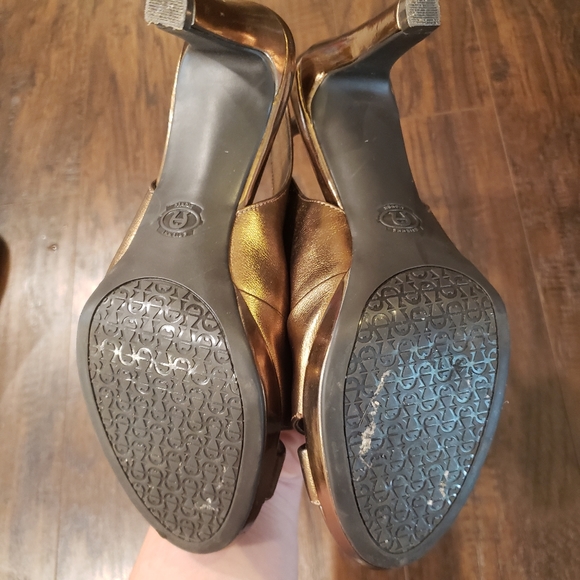 *5/$25* Etienne Aigner Gold Heels Sandals Size 6 - Picture 6 of 6